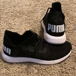 Black puma tennis shoes